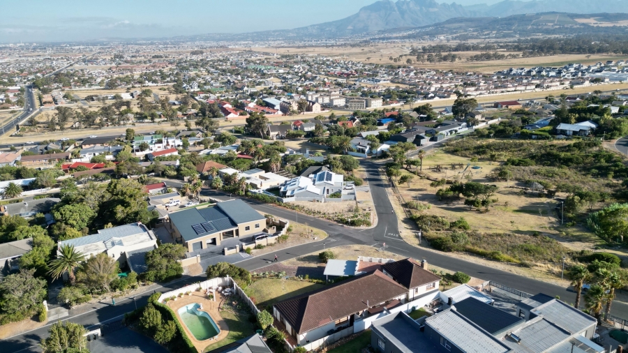 4 Bedroom Property for Sale in Mountainside Western Cape